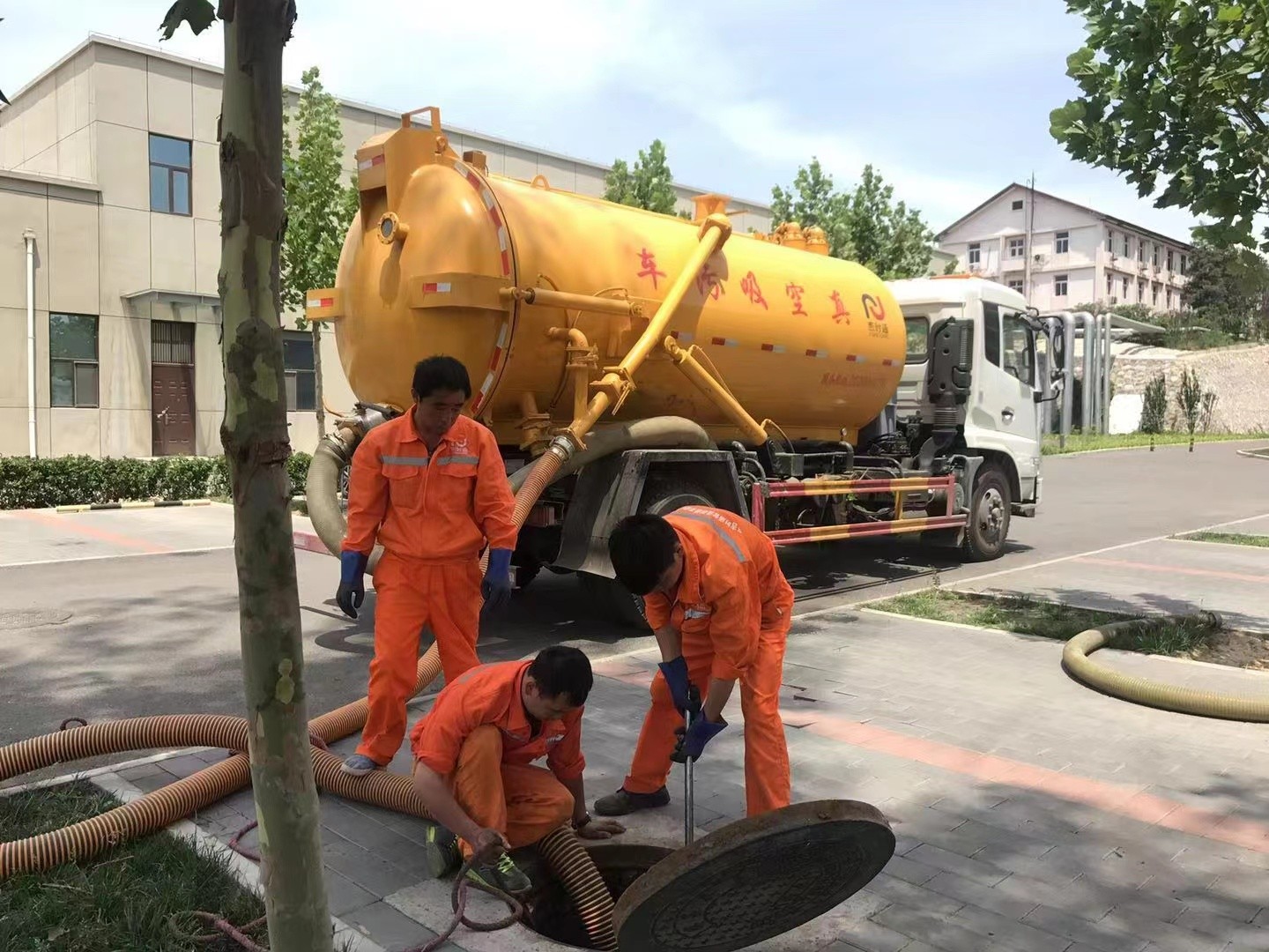 涿鹿化粪池清理与5-8吨吸粪车施工效率分析